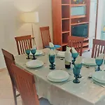 Apartman 3 Bedroom In Oura With Amazing Pool At Walking Distance To Beach, Strip And Old Town, Wifi And Ac, Private Albufeira