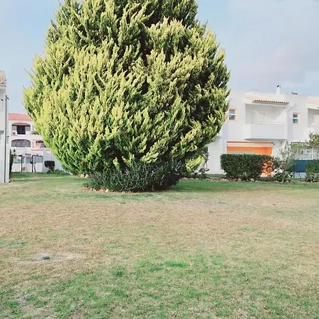 Апартаменты 3 Bedroom In Oura With Amazing Pool At Walking Distance To Beach, Strip And Old Town, Wifi And Ac, Private Албуфейра