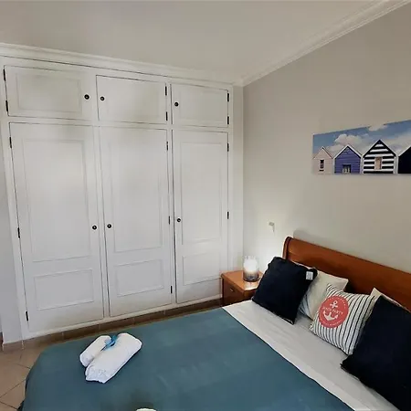 Апартаменты 3 Bedroom In Oura With Amazing Pool At Walking Distance To Beach, Strip And Old Town, Wifi And Ac, Private Албуфейра