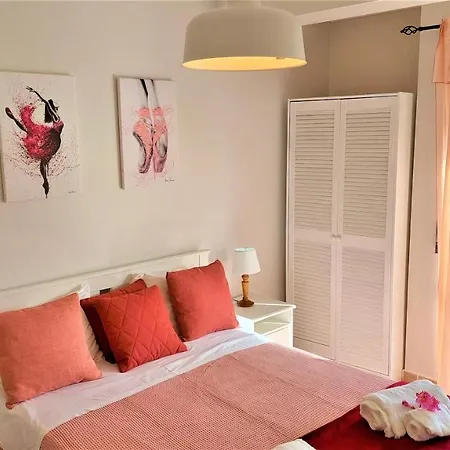 3 Bedroom In Oura With Amazing Pool At Walking Distance To Beach, Strip And Old Town, Wifi And Ac, Private Albufeira