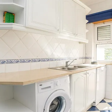 Oura Beachside Retreat: Pool, Wi-fi & Location * Albufeira
