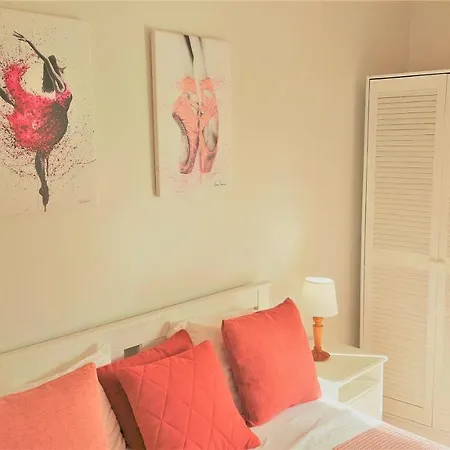 Apartamento 3 Bedroom In Oura With Amazing Pool At Walking Distance To Beach, Strip And Old Town, Wifi And Ac, Private Albufeira