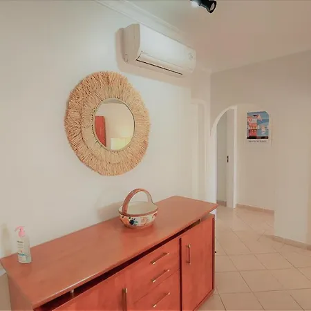 3 Bedroom In Oura With Amazing Pool At Walking Distance To Beach, Strip And Old Town, Wifi And Ac, Private Apartamento