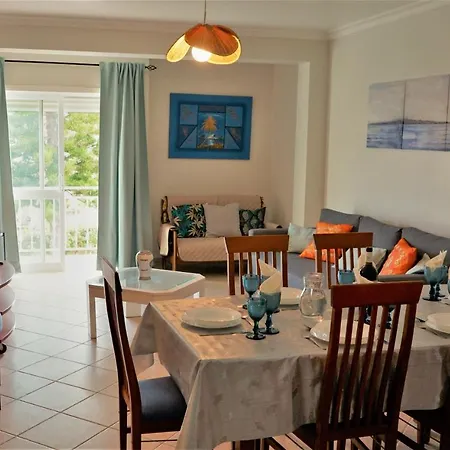Oura Beachside Retreat: Pool, Wi-fi & Location Albufeira