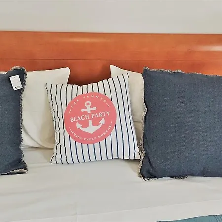Oura Beachside Retreat: Pool, Wi-fi & Location Albufeira