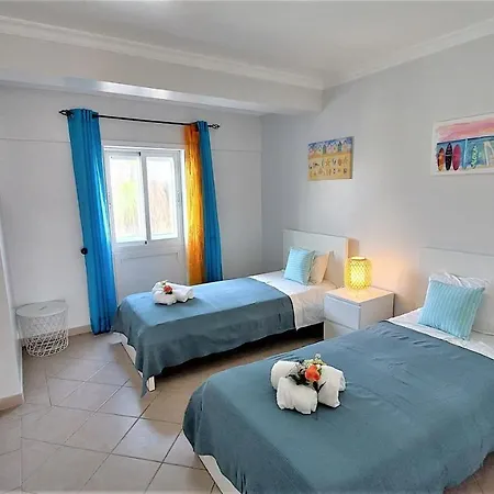 3 Bedroom In Oura With Amazing Pool At Walking Distance To Beach, Strip And Old Town, Wifi And Ac, Private Albufeira
