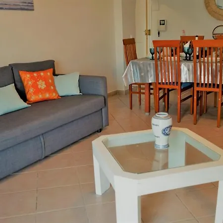Appartement 3 Bedroom In Oura With Amazing Pool At Walking Distance To Beach, Strip And Old Town, Wifi And Ac, Private Albufeira